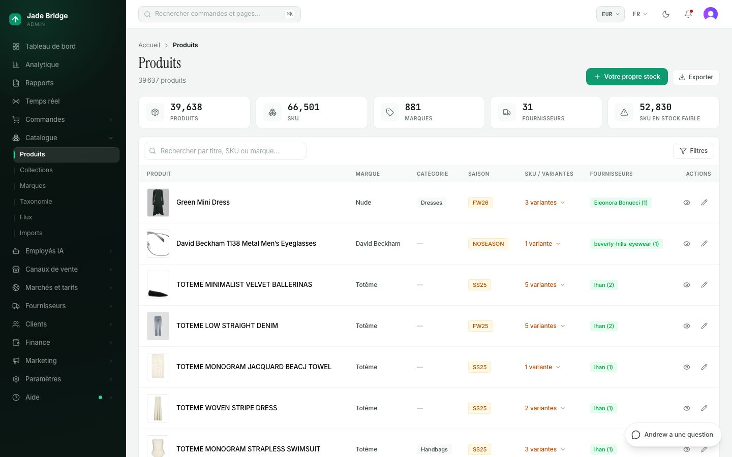La liste des produits. Les compteurs en haut, la recherche et les Filtres au-dessus du tableau ; cliquez sur une ligne pour voir ses variantes et le fournisseur derrière chacune.